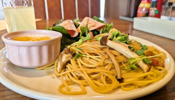 モーニングパスタセット「ベーコンときのこの醤油ソース」