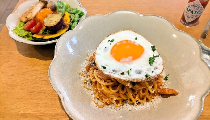 目玉焼きナポリタン