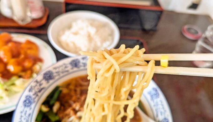 定番ランチ「エビチリ」