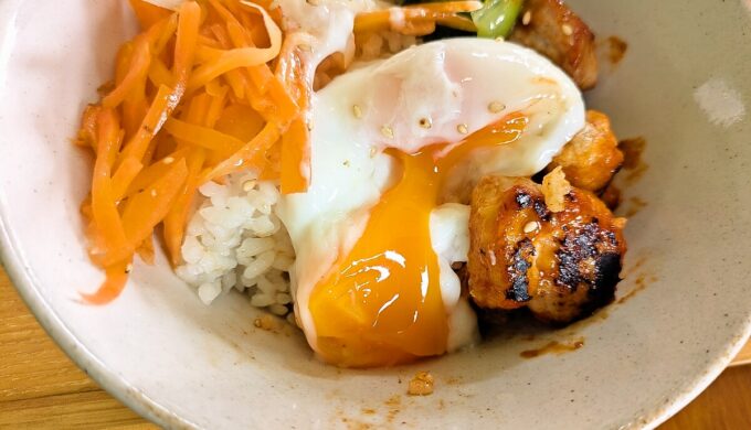 ヤンニョムチキン丼