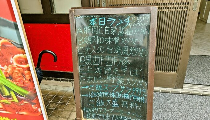 駐車場と外観