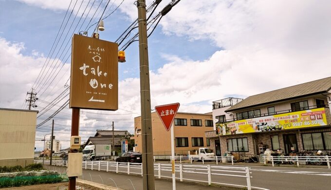 駐車場と外観