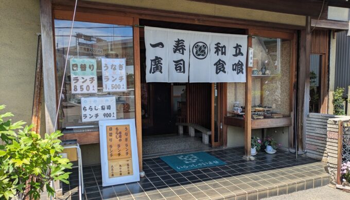 駐車場と外観