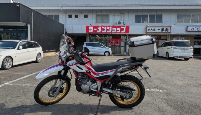 駐車場と外観