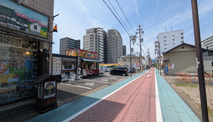 駐車場と外観