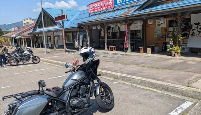 駐車場と外観