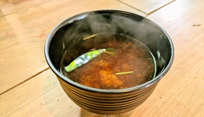 ツナとキノコソースのオムライスセット