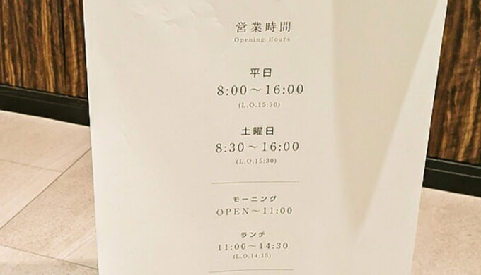 駐車場と外観