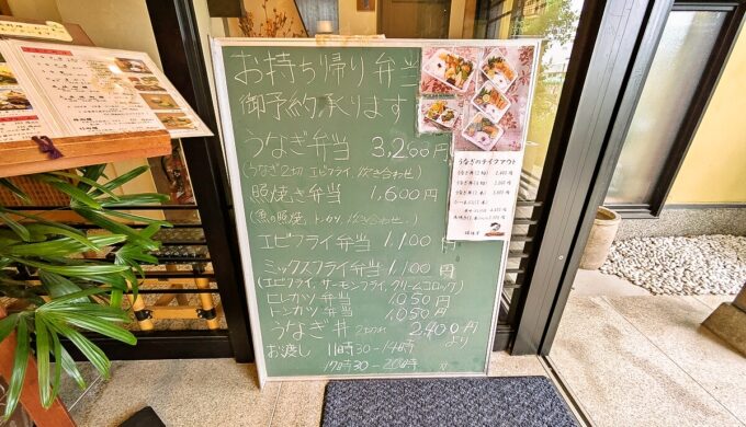 駐車場と外観