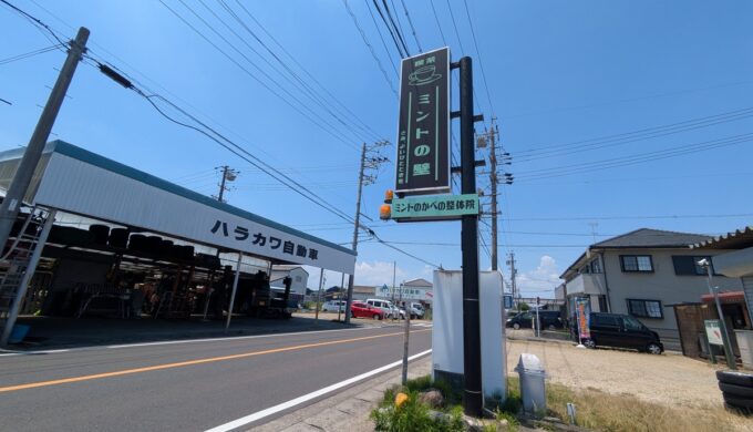 駐車場と外観