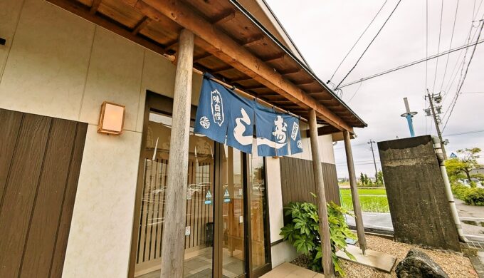 駐車場と外観