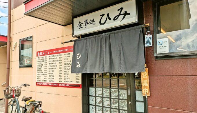 駐車場と外観