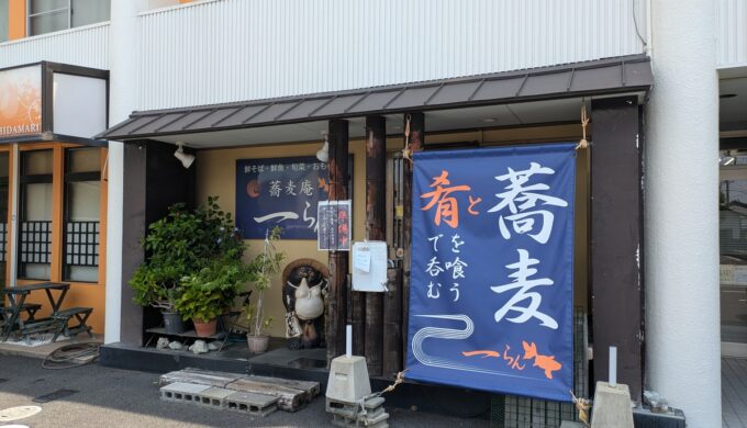 駐車場と外観