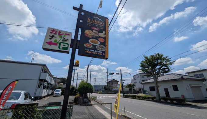 駐車場と外観