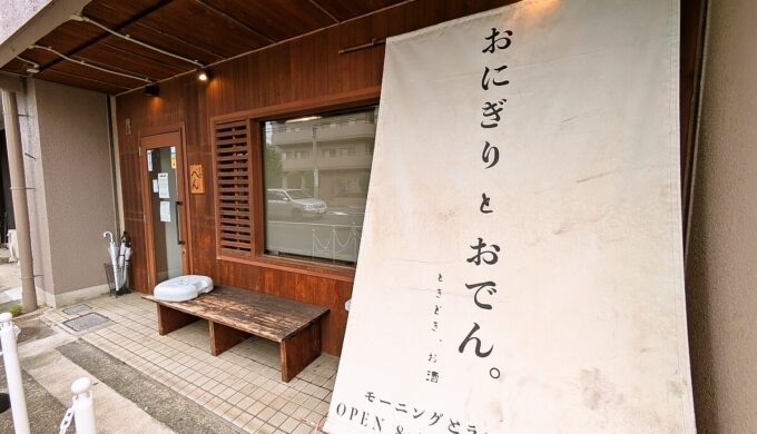 駐車場と外観