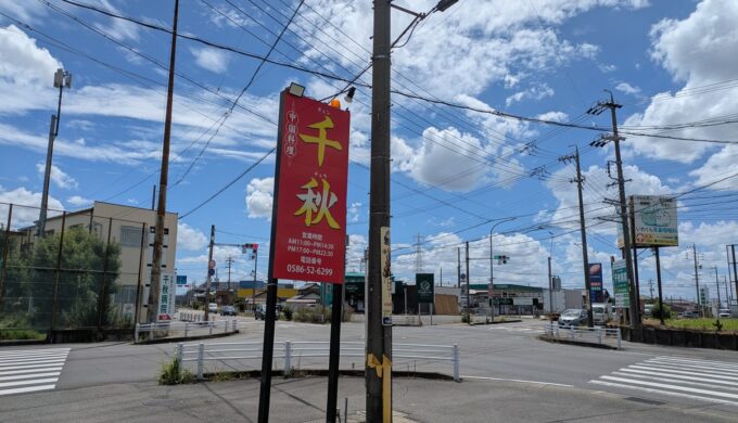 駐車場と外観