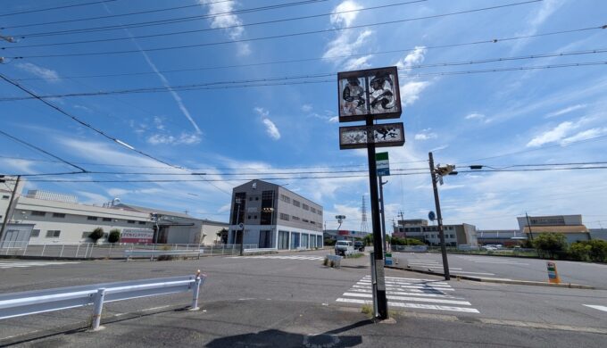 駐車場と外観