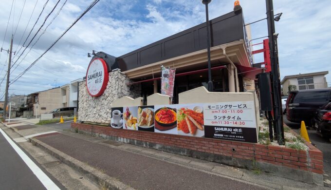 駐車場と外観