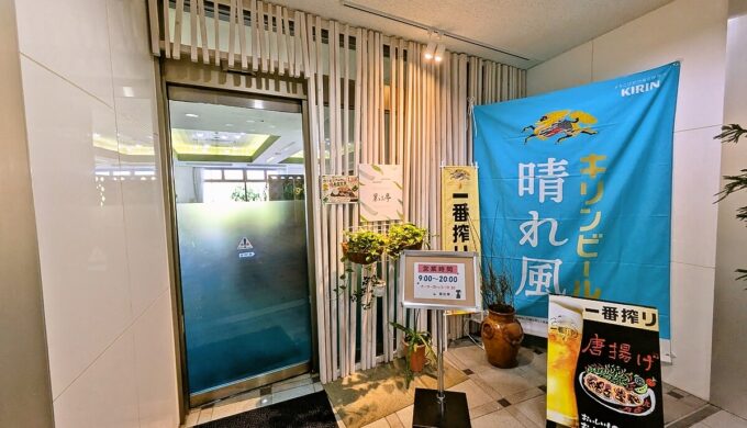 駐車場と外観