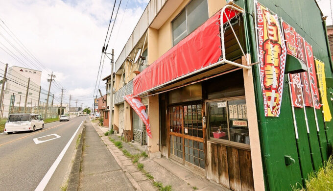 駐車場と外観