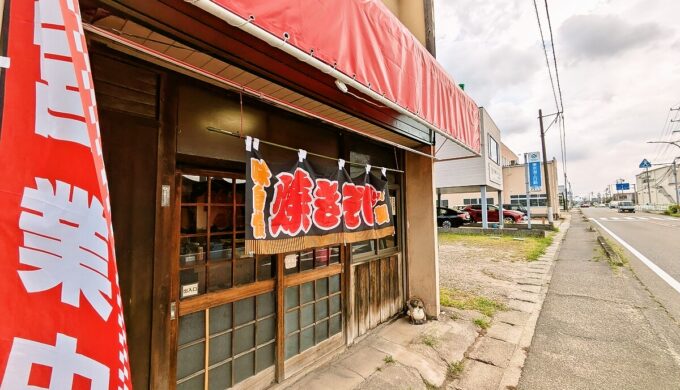 駐車場と外観