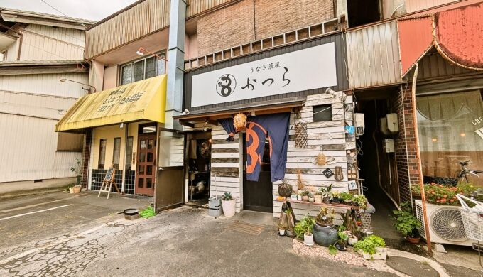駐車場と外観