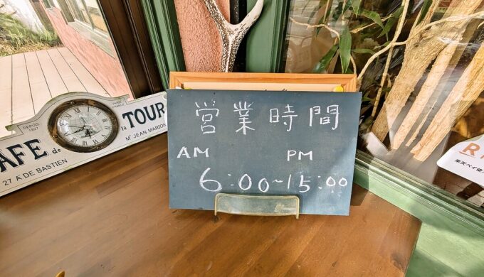 駐車場と外観