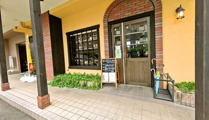 駐車場と外観