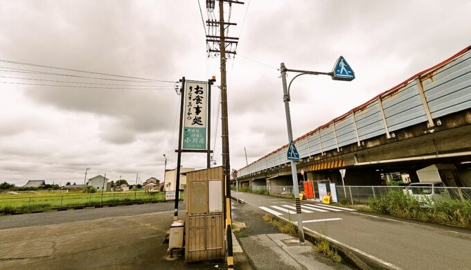 駐車場と外観