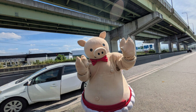 駐車場と外観