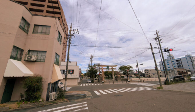 駐車場と外観