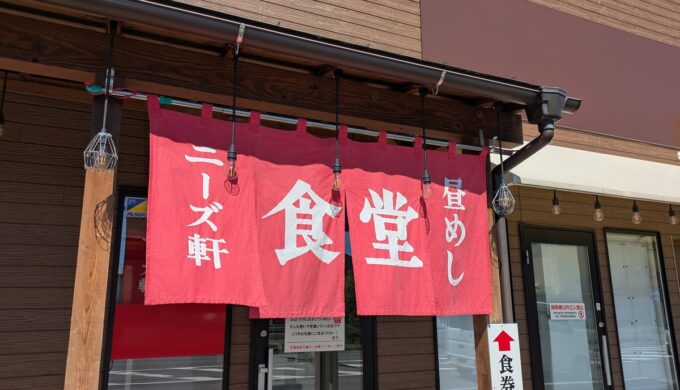 駐車場と外観