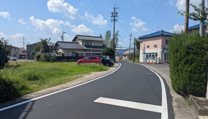 駐車場と外観