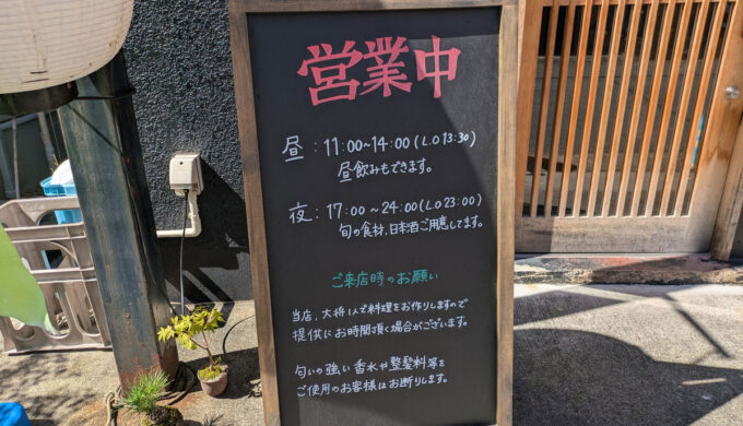 駐車場と外観