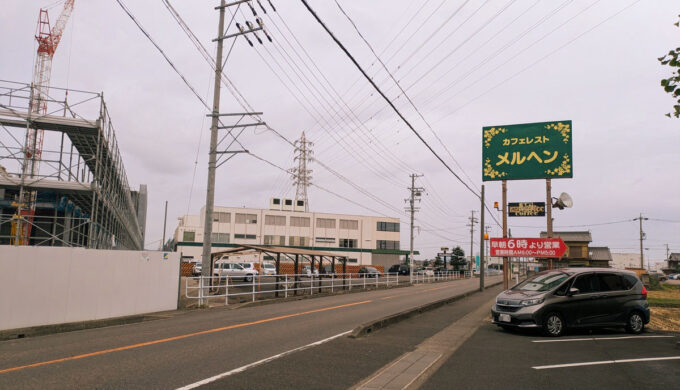 駐車場と外観